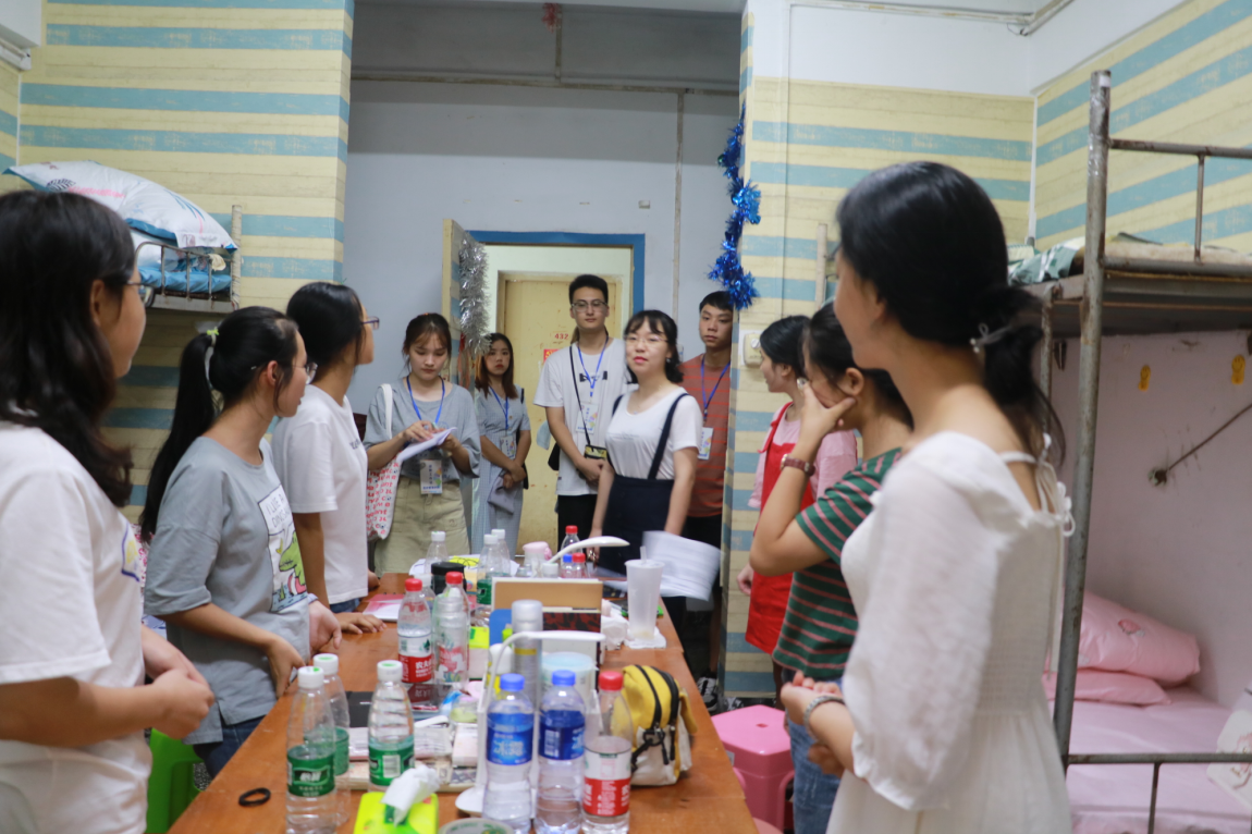 温暖进寝室,浓浓师生情-宜宾学院-法学与公共管理学部